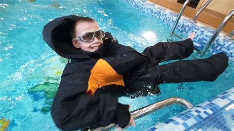 Влияние наличия или отсутствия одежды на плавучесть