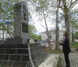 Нереспект к празднику и уважение к умершим