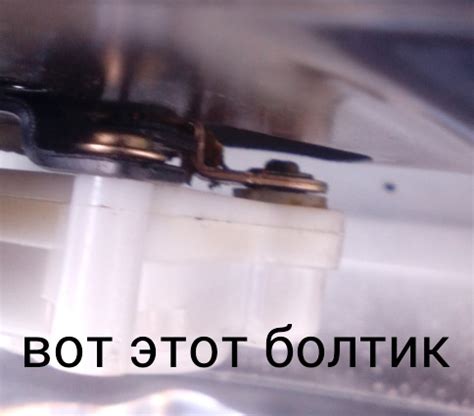 а) Поломка замка багажника